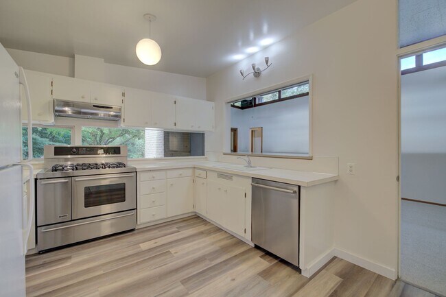 Building Photo - 4Bd/1.75Ba Seattle House