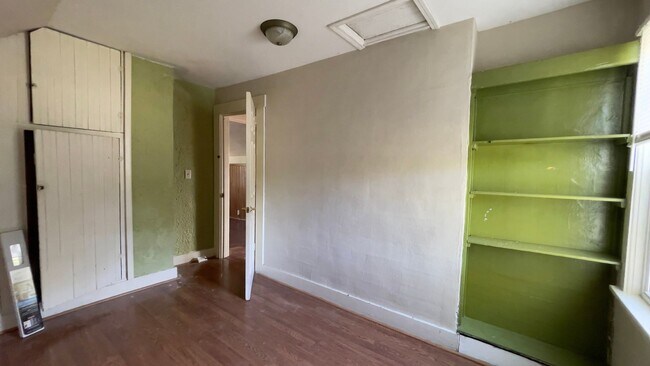 Building Photo - BATTLEGROUND... Historic 3 Bedroom 1 Bath House