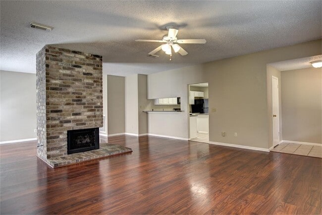 Building Photo - 11 Cottage Grove Pl