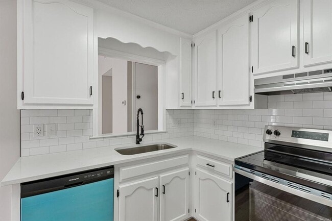 Building Photo - Spacious 3BR/2BA Home In Montgomery, AL