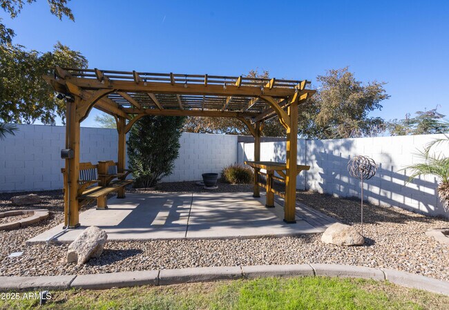 Building Photo - 1022 N Bogle Ave