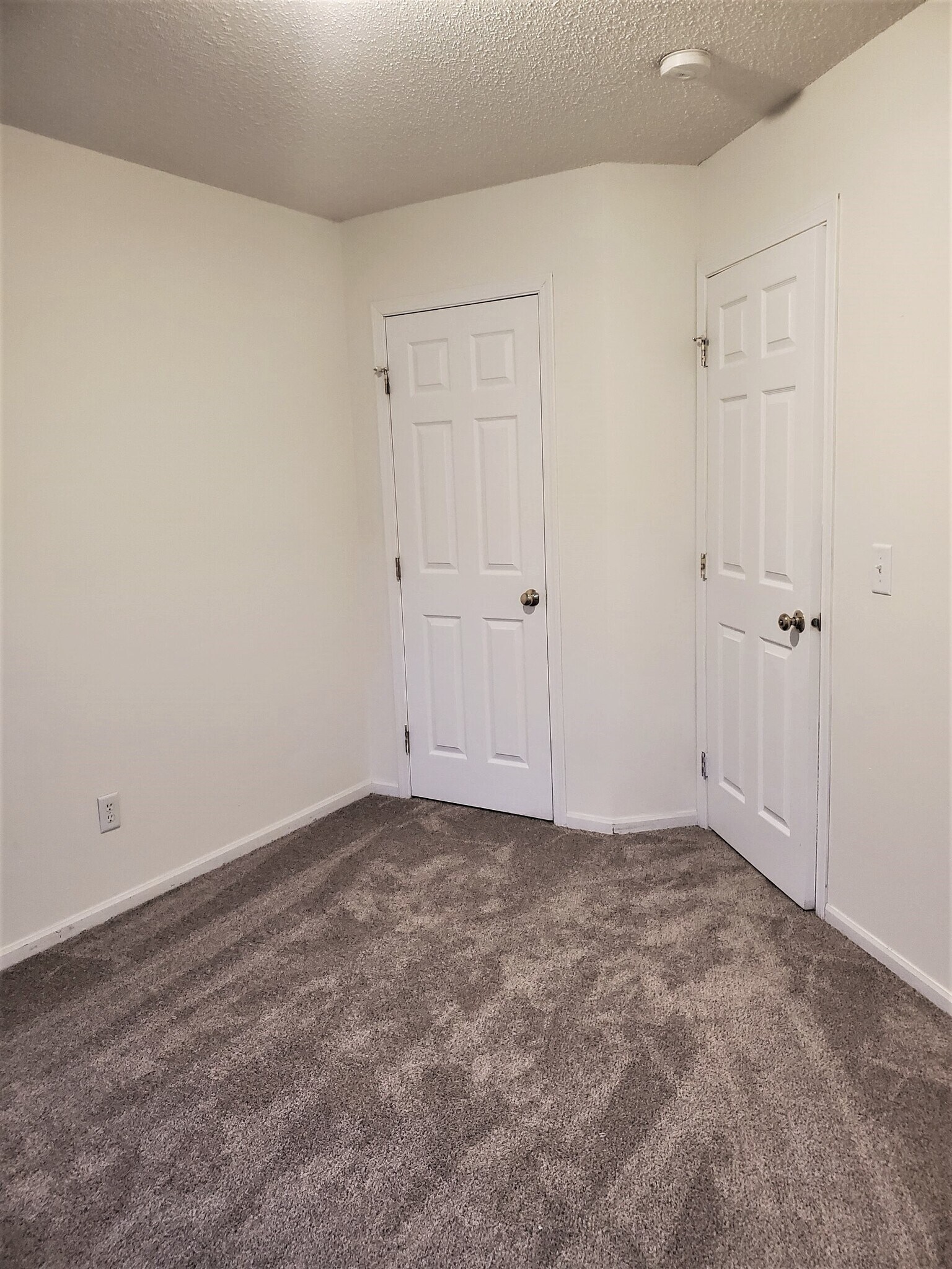 Building Photo - 10 Bridgewater Trl