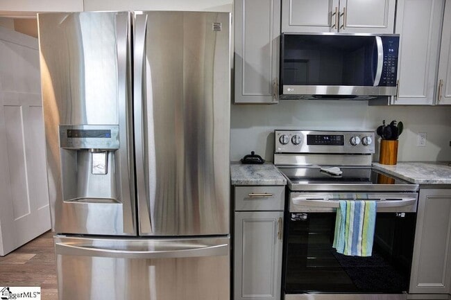 Building Photo - 4 Lindberg Ave