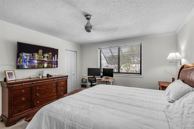 Building Photo - 1305 NW 122nd Terrace