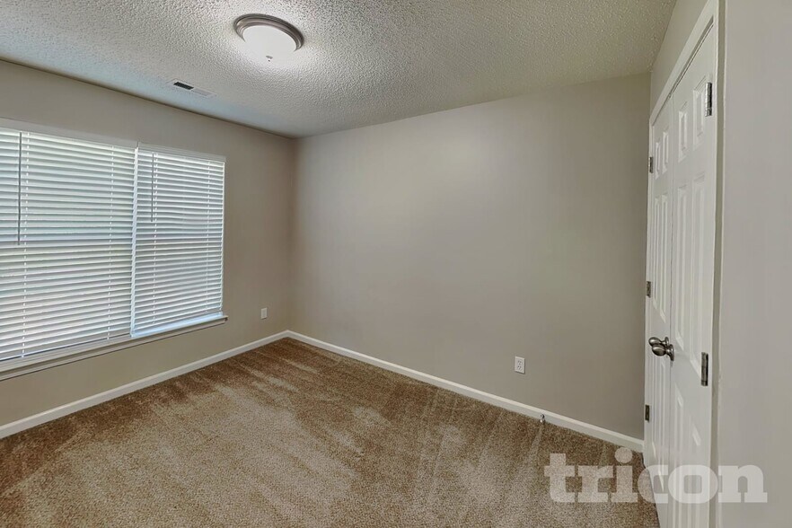 Building Photo - 1405 Wessex Ct