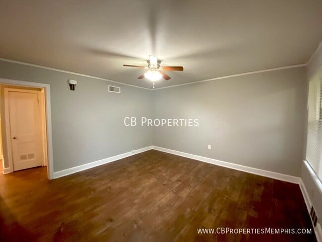 Building Photo - 1032 N Evergreen St