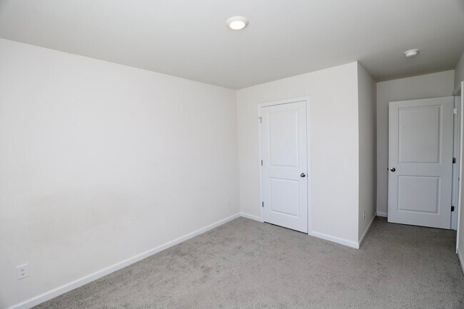 Building Photo - 352 Sandbach Rd