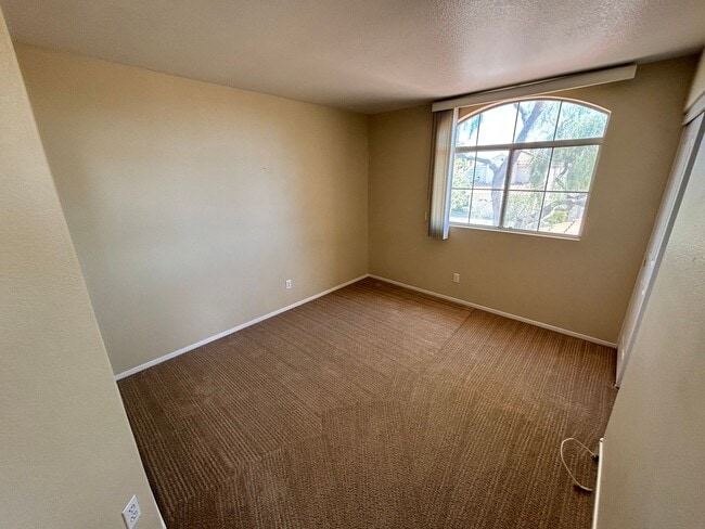 Building Photo - Gorgeous 3Bed/2.5Bath, 2-Story home located in Summerlin
