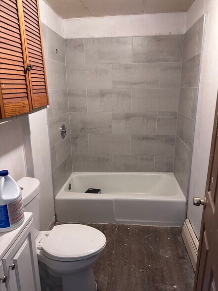 Building Photo - 83 Southview St