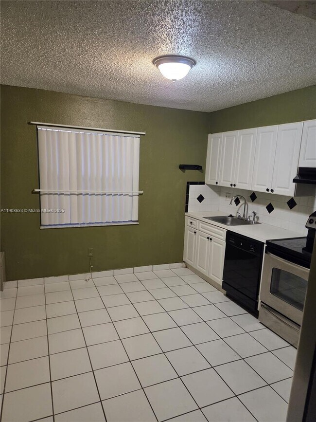 Building Photo - 5100 SW 41st St