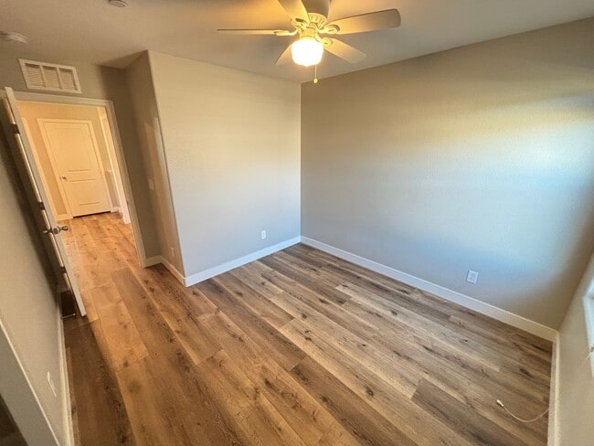 Building Photo - Stunning 3Bed/2Bath/2Car Townhome located in the N. Las Vegas/Tule Springs area!