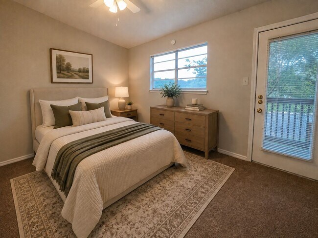 Building Photo - 2bed/2.5 bath condo close to downtown
