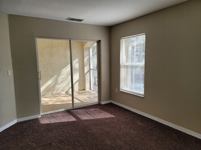 Building Photo - Large Sunridge Palms townhome across from USF!