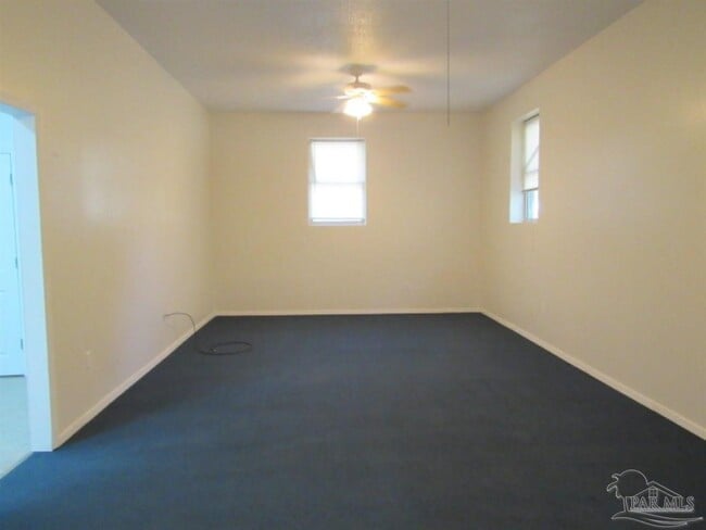 Building Photo - 6112 Hwy 95A N