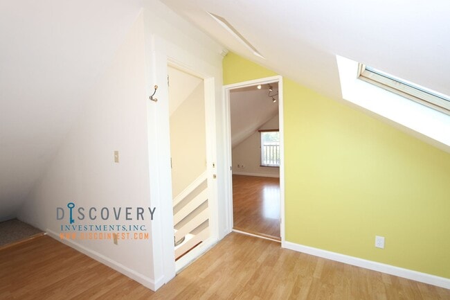 Building Photo - Charming South Berkeley Home for Lease