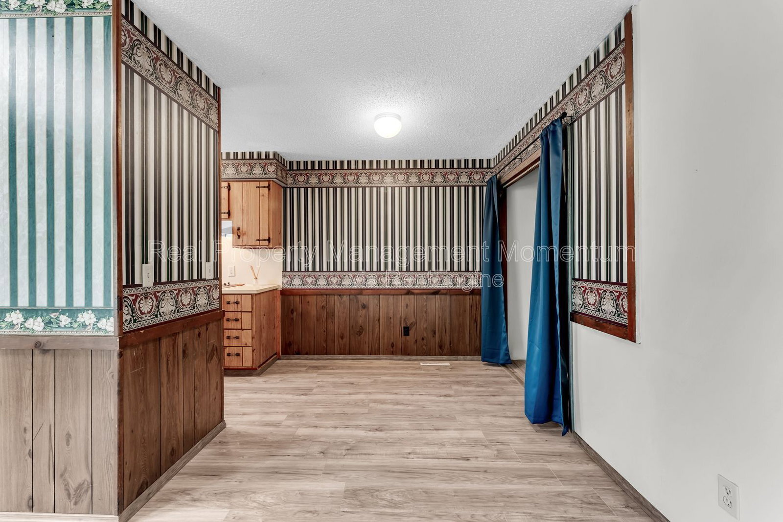 Building Photo - 716 E Locust St