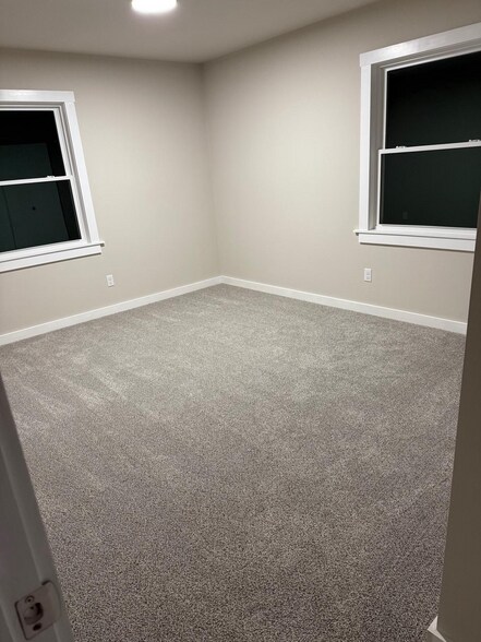 Building Photo - 6580 Fairway Dr W