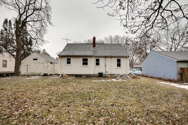 Building Photo - Stunningly Renovated 5-Bed Arden Hills Home.