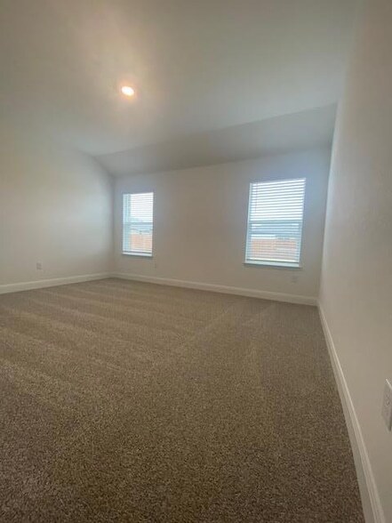 Building Photo - 540 Tekoa Dr