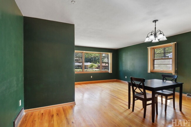 Building Photo - 4012 Pleasant Valley Blvd