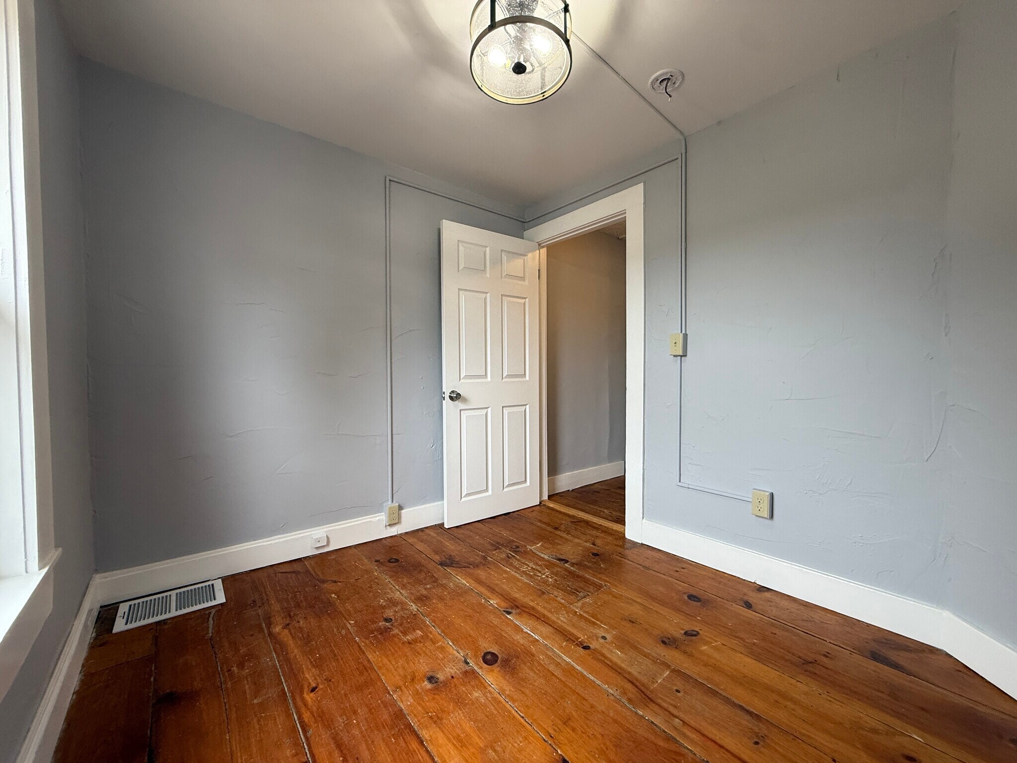 Building Photo - 84 Monadnock St