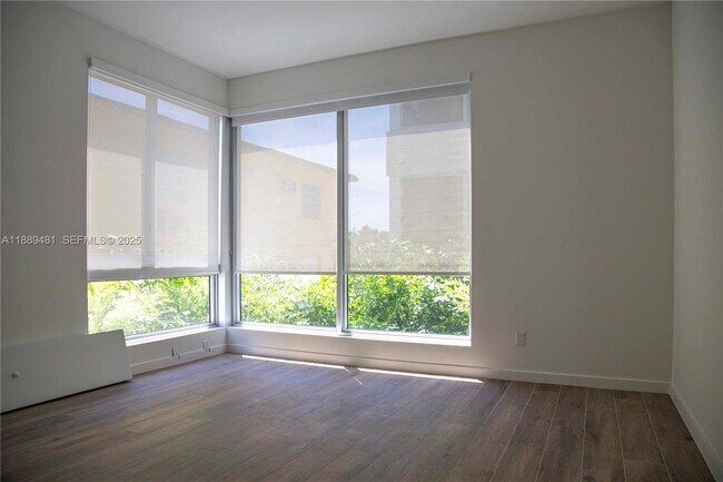 Building Photo - 529 SW 11th St