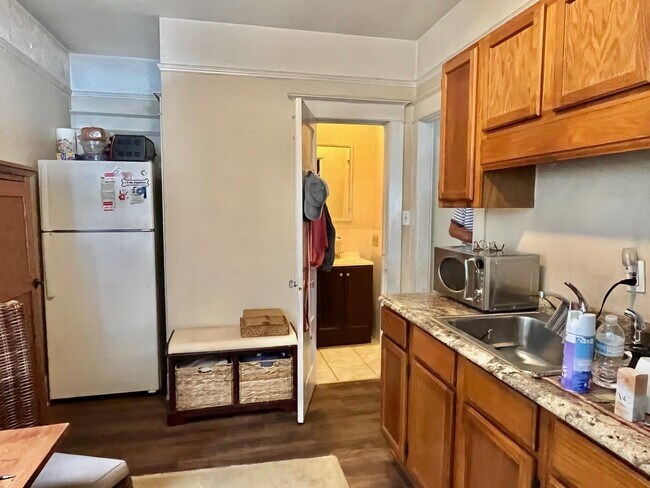 Building Photo - 138 King St