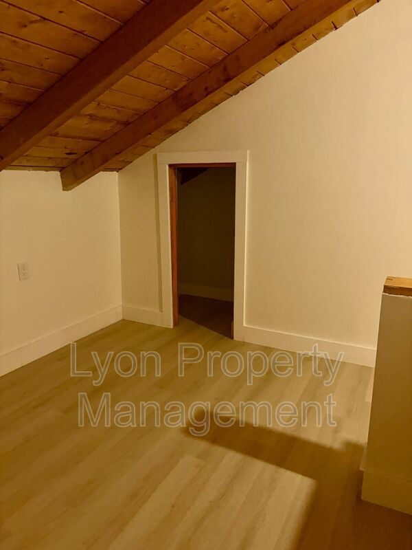 Building Photo - 262 Illinois St