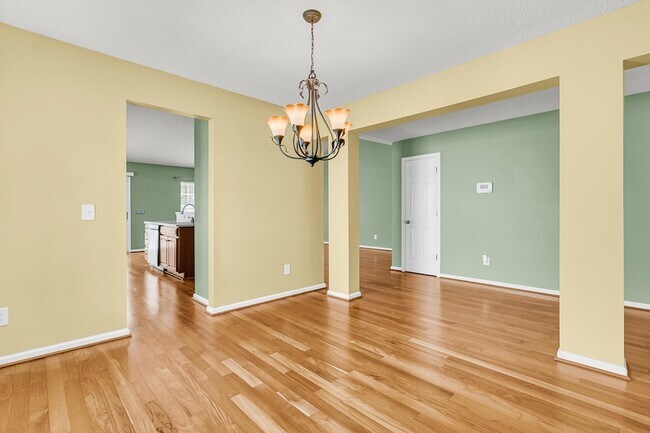 Building Photo - 124 Dovetail Cir