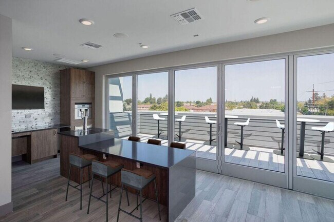 Building Photo - 398 Ortega Ave