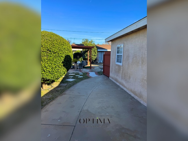 Building Photo - $500 Move-In Special! | Bright 3-Bed+2bath Home in a Great Woodland Hills Neighborhood