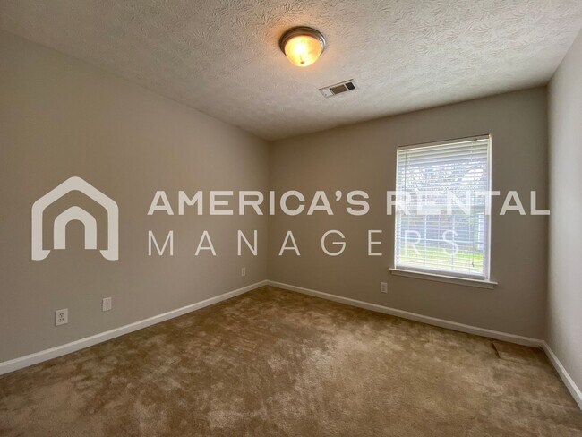Building Photo - Home for Rent in Montgomery with Fenced in Backyard!!! New LVP Flooring! View with 48 Hours Notic...