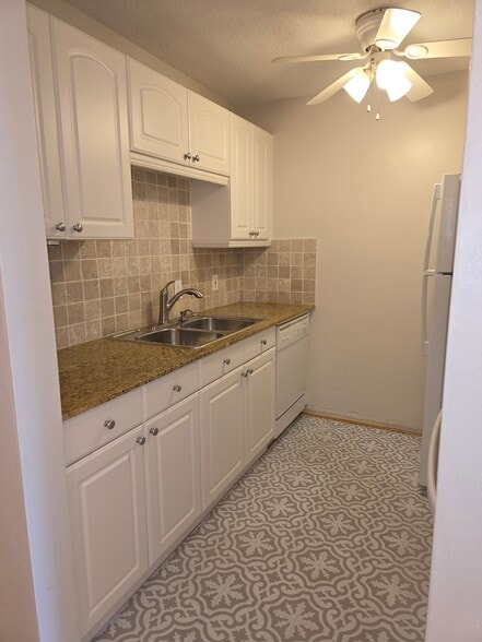 Kitchen - 8450 112th St N