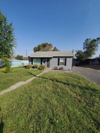 Building Photo - 2 Bedroom Home