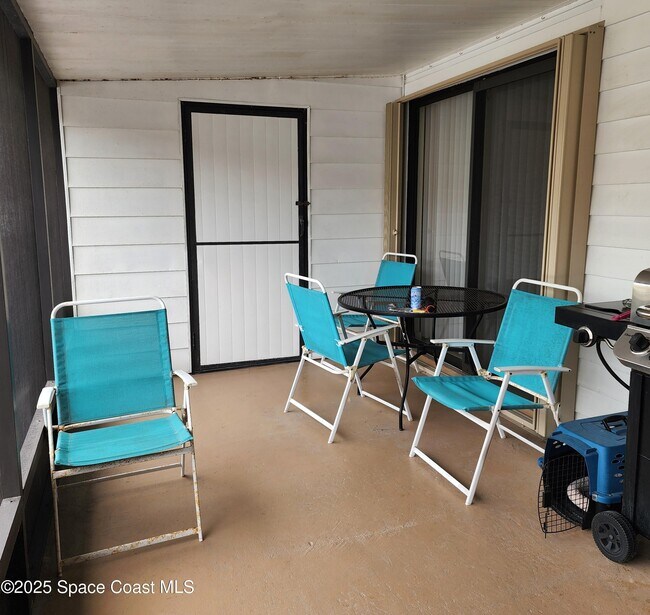 Building Photo - 2816 Manor Dr NE