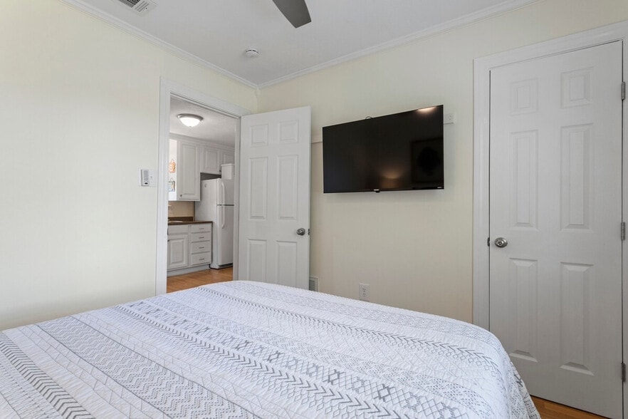 Building Photo - 312 Water St