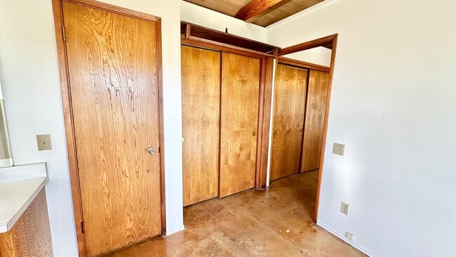 Building Photo - Unique and Rustic Detached Guest Home Unit on Private Country Property Overlooking the Stunning G...