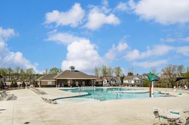 Building Photo - 5009 Fenwick Ct
