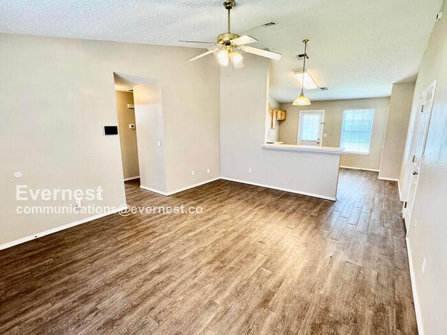 Building Photo - Lovely 3-Bedroom Home with Modern Amenitie...