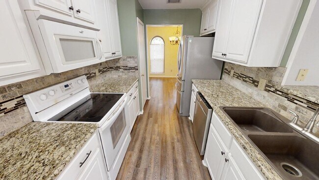 Building Photo - 2308 Darwin Cir
