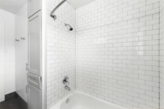 Building Photo - 1110 W Oltorf St