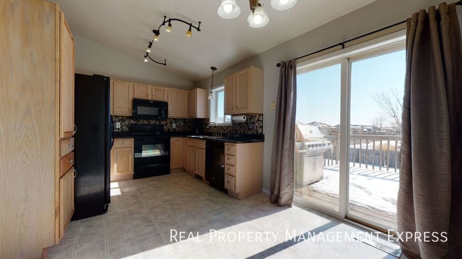 Primary Photo - Spacious 4 Bedroom 2 Bath Home with attach...