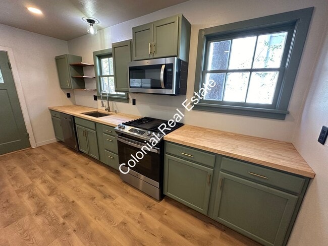 Building Photo - 1304 Sheldon St