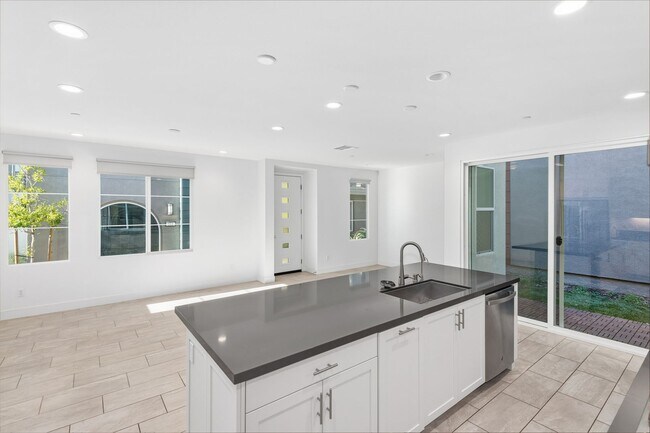 Building Photo - Irvine's Great Park 3 Bedroom + Loft for L...