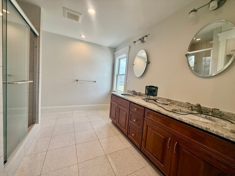 Building Photo - 100 Dartmouth St