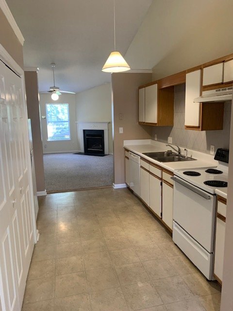 Building Photo - "Charming 3-Bed, 2-Bath Duplex Retreat in ...