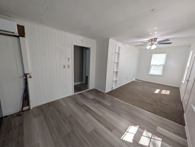 Building Photo - 1 Bedroom Home Pryor