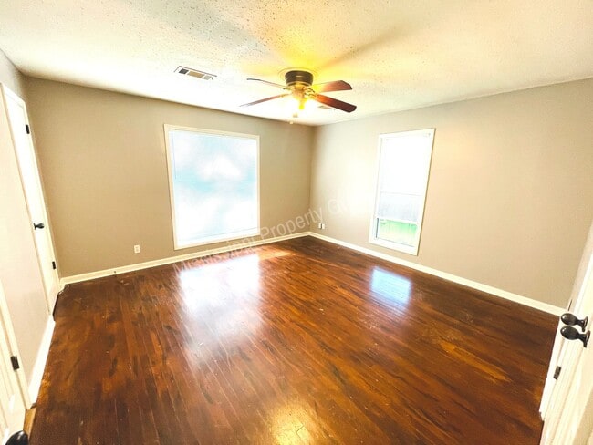 Building Photo - 4BR/2BA Home