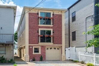 Building Photo - 59B Bleecker St