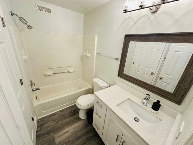 Building Photo - 256 W Treehouse Ln